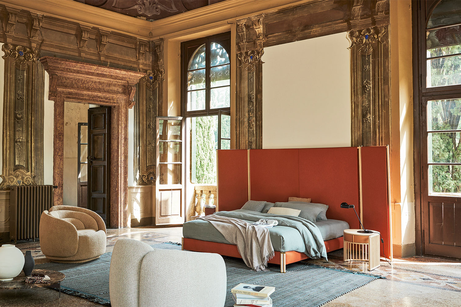 Как выбрать двуспальную кровать с подъемным механизмом